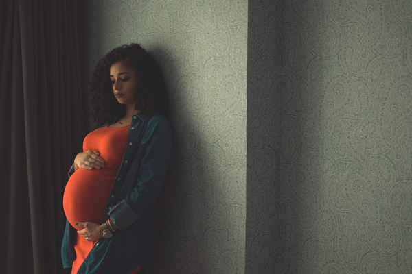 Solo Maternity Photo Ideas: Beautiful Pregnancy Photos on Your Own
