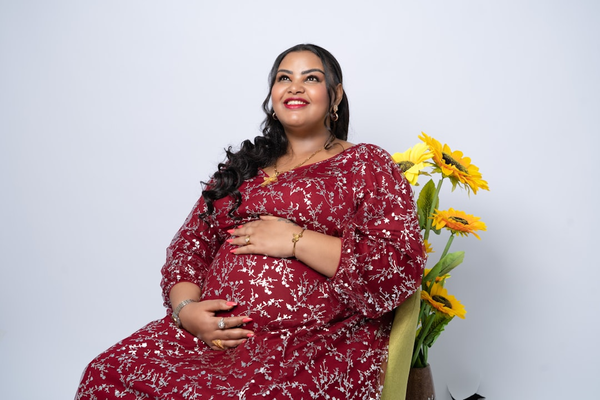 Plus-Size Maternity Photoshoot Ideas That Actually Flatter