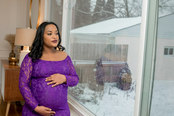 DIY Maternity Photos at Home: Setup, Poses, and Editing