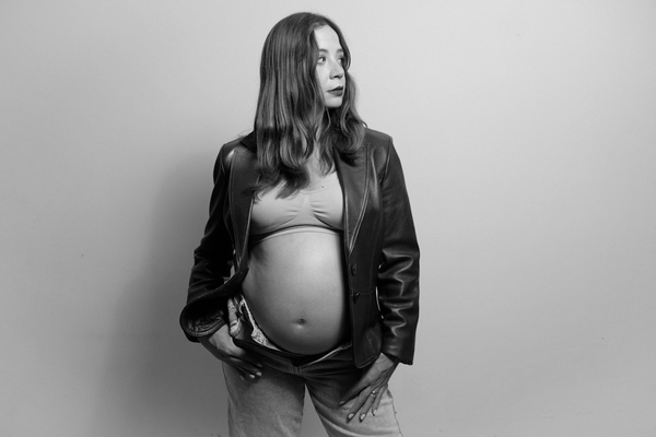 Gemini & ChatGPT Maternity Photo Prompts: What Works and Where They Fall Short