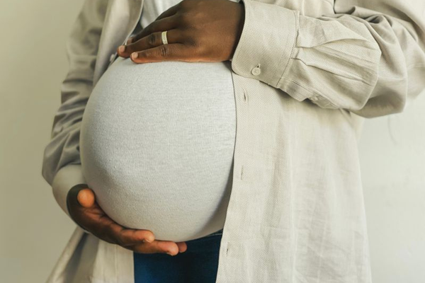 Is It Too Late for Maternity Photos at 36–39 Weeks? What You Can Still Do