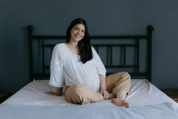 How to Take Maternity Photos With Your iPhone (and Make Them Look Pro)